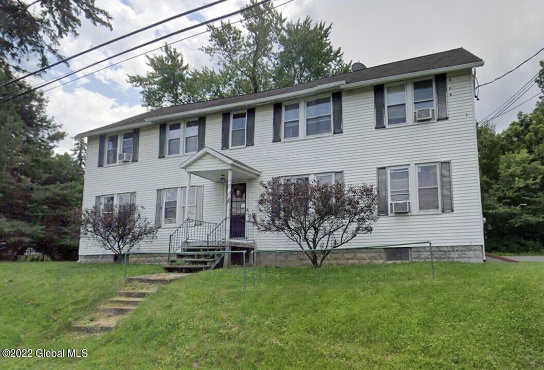 3464 Rosendale Rd in Niskayuna, NY - Building Photo