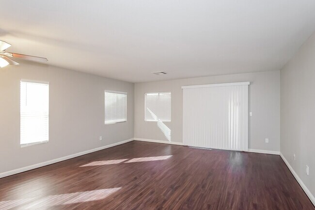 5353 Greta Garbo St in North Las Vegas, NV - Building Photo - Building Photo