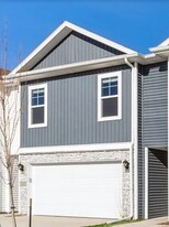 2486 SE Morningdew Dr in West Des Moines, IA - Building Photo