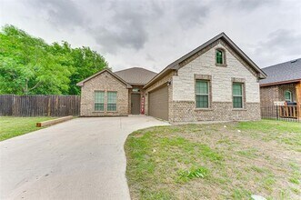 112 Ryburn St in Waxahachie, TX - Building Photo - Building Photo