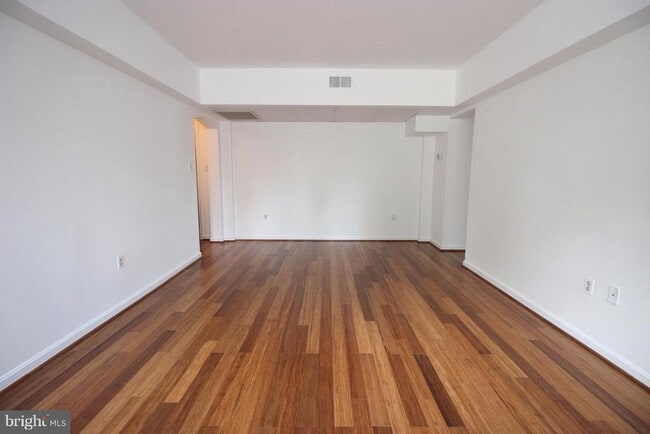 property at 1800 Queens Ln