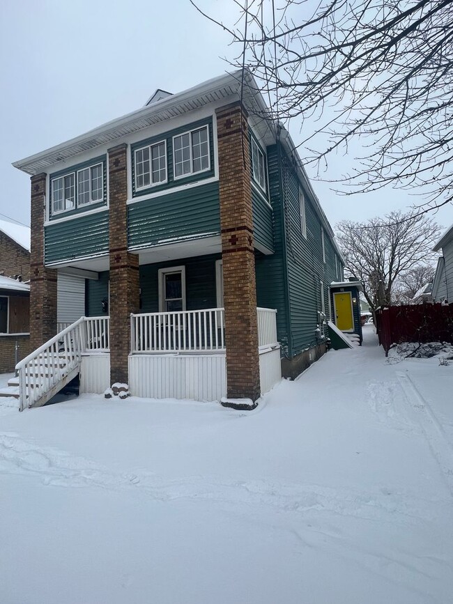 property at 721 E 12th St