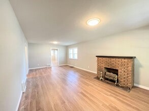 516 W 13th Ave in Hutchinson, KS - Building Photo - Building Photo