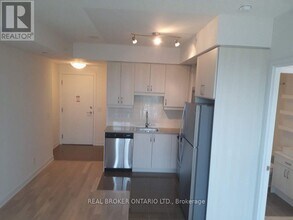 9199 Yonge St in Richmond Hill, ON - Building Photo - Building Photo