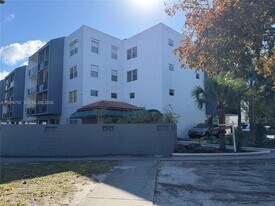 13685 NE 10th Ave, Unit 304 in North Miami, FL - Building Photo