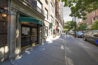 269 W 72nd St in New York, NY - Building Photo - Building Photo