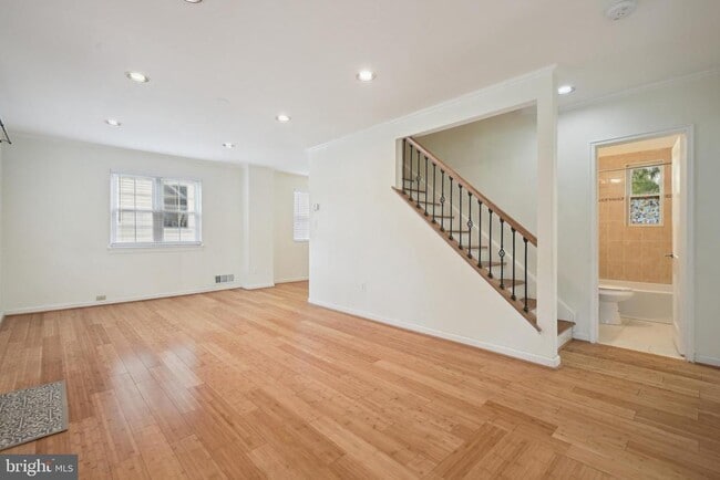 5817 Greentree Rd in Bethesda, MD - Building Photo - Building Photo