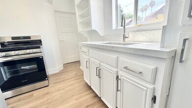 1765 Westmoreland Blvd in Los Angeles, CA - Building Photo - Building Photo