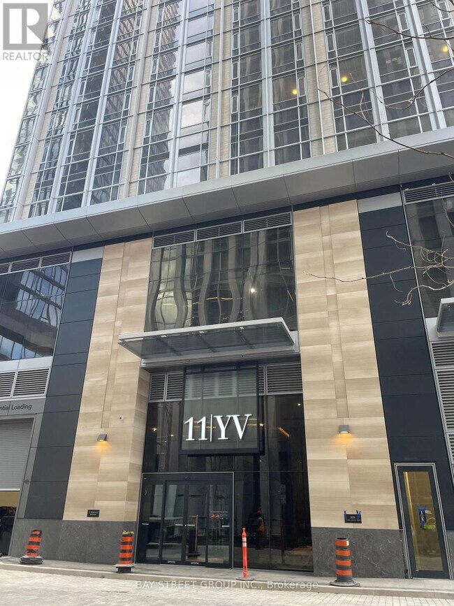 11 Yorkville Ave in Toronto, ON - Building Photo - Building Photo