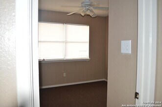 7538 Oak Chase in San Antonio, TX - Building Photo - Building Photo