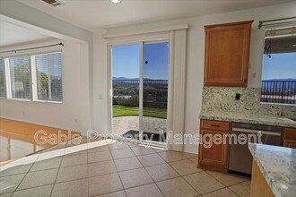 24022 Via Vista in Santa Clarita, CA - Building Photo - Building Photo