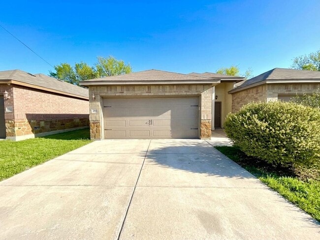 2575 Pahmeyer Rd in New Braunfels, TX - Building Photo - Building Photo