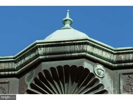 723 Spruce St in Philadelphia, PA - Building Photo