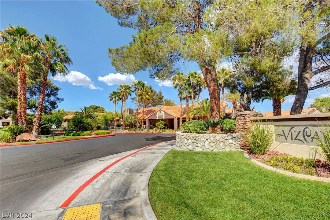 5070 S Rainbow Blvd, Unit 102 in Las Vegas, NV - Foto de edificio