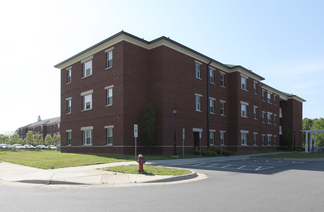 On Campus Student Apartments in Raleigh, NC - Building Photo - Building Photo