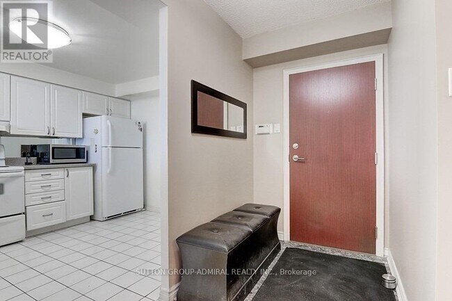 1121 Steeles Ave W in Toronto, ON - Building Photo - Building Photo