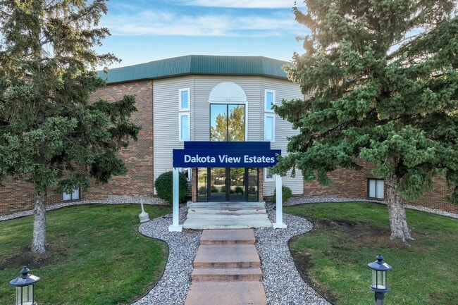 Dakota View Estates in Fargo, ND - Building Photo - Building Photo