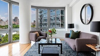 4610 Center Blvd in Queens, NY - Building Photo