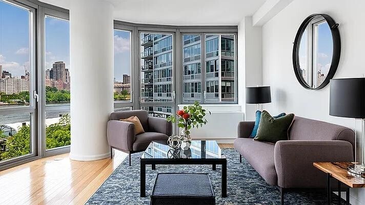 4610 Center Blvd in Queens, NY - Building Photo