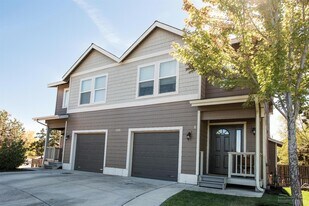 1033 Northeast Kayak Loop, Unit #2 in Bend, OR - Building Photo