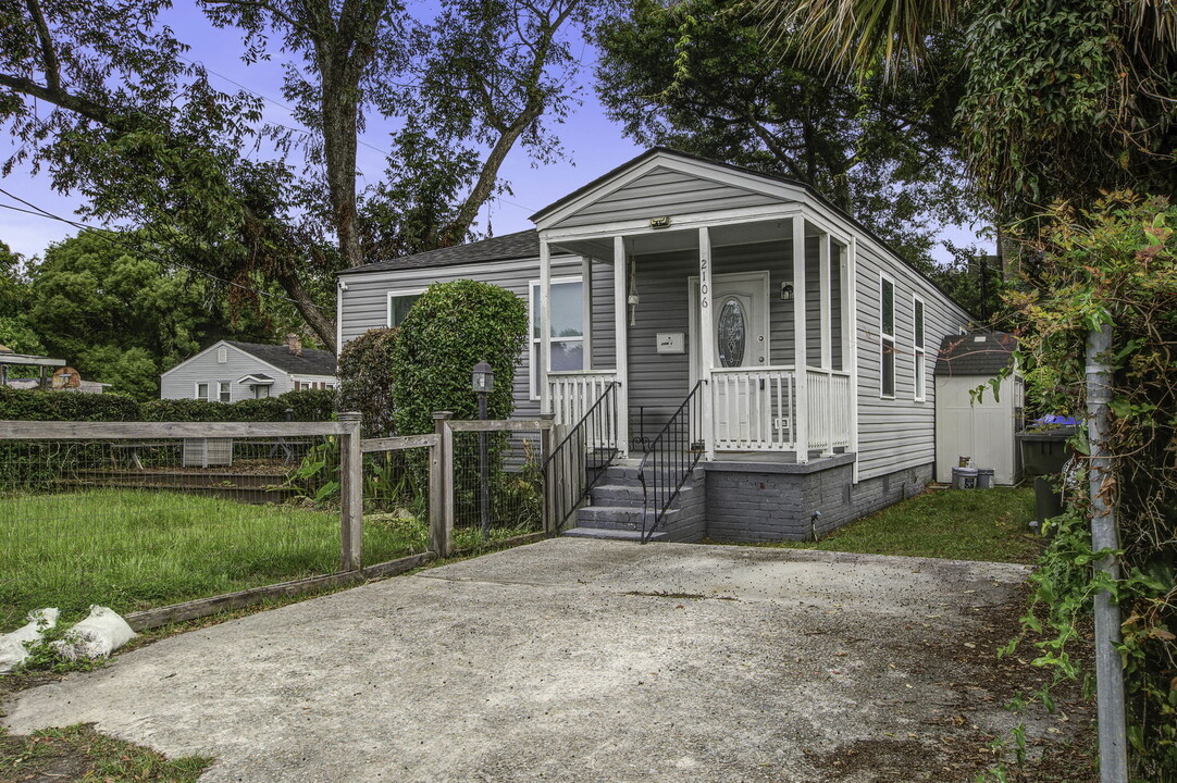 2106 Courtland Ave in Charleston, SC - Building Photo