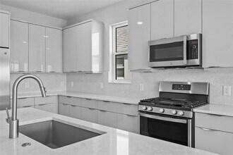 8071 Slipway Dr in Sarasota, FL - Building Photo - Building Photo