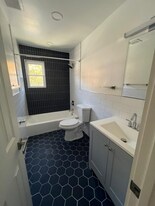 505 Adams Ln in North Brunswick, NJ - Building Photo