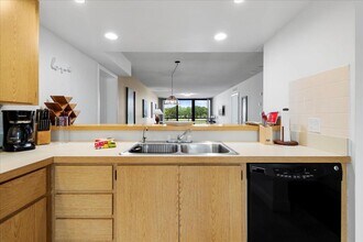 2421 Village Blvd in West Palm Beach, FL - Building Photo - Building Photo