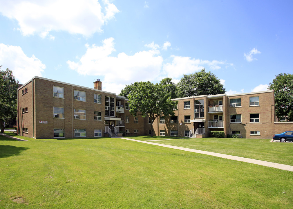 Greenrock at Wingreen Court in Toronto, ON - Building Photo