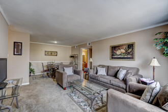 Stafford Run Apartments in Stafford, TX - Foto de edificio - Building Photo