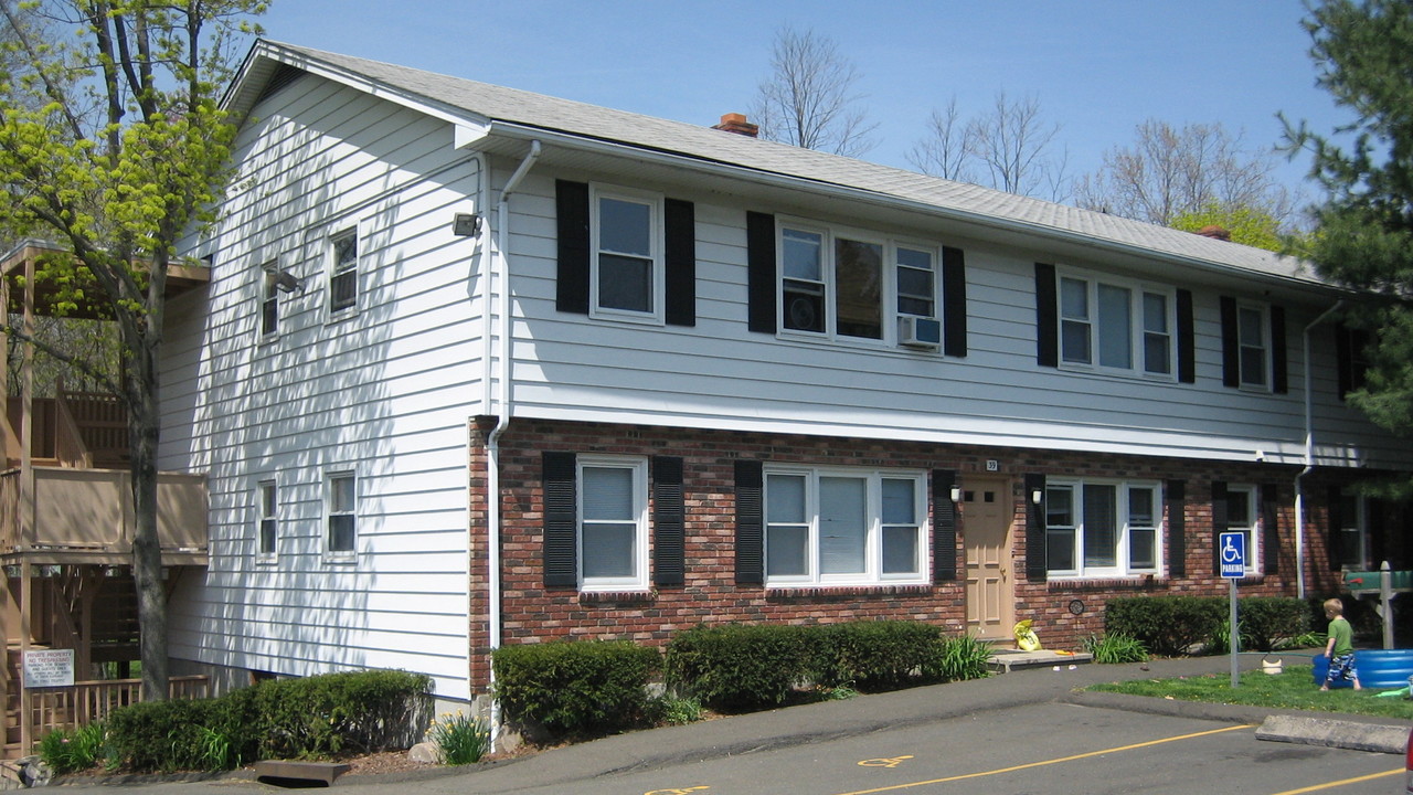 Mill River Terrace in Stamford, CT - Building Photo