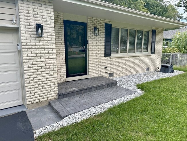 5S388 Allister Ln in Naperville, IL - Building Photo - Building Photo