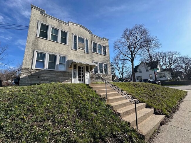 1221 29th Avenue Northeast, Unit Unit #4