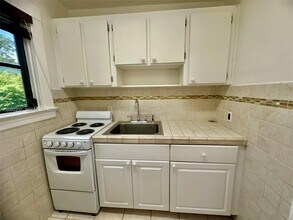 3712 Anderson Rd in Coral Gables, FL - Building Photo - Building Photo