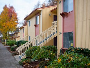 Countrywood Manor in Dallas, OR - Building Photo - Building Photo