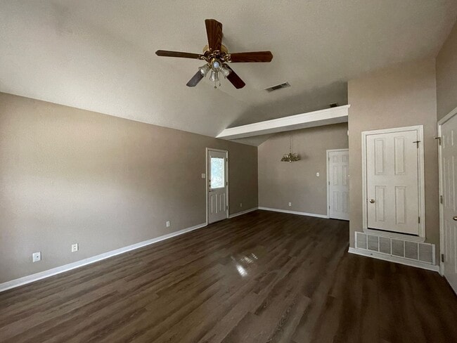 4802 John David Dr in Killeen, TX - Building Photo - Building Photo