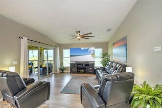 10060 Lake Cove Dr in Ft. Myers, FL - Building Photo - Building Photo