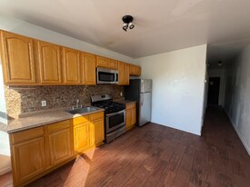 52 Irving Ave in Brooklyn, NY - Building Photo