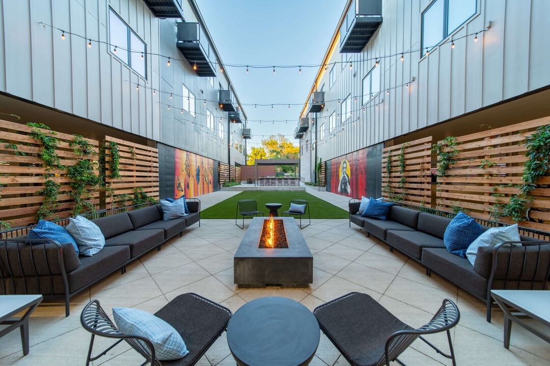 G at Market in Bentonville, AR - Building Photo