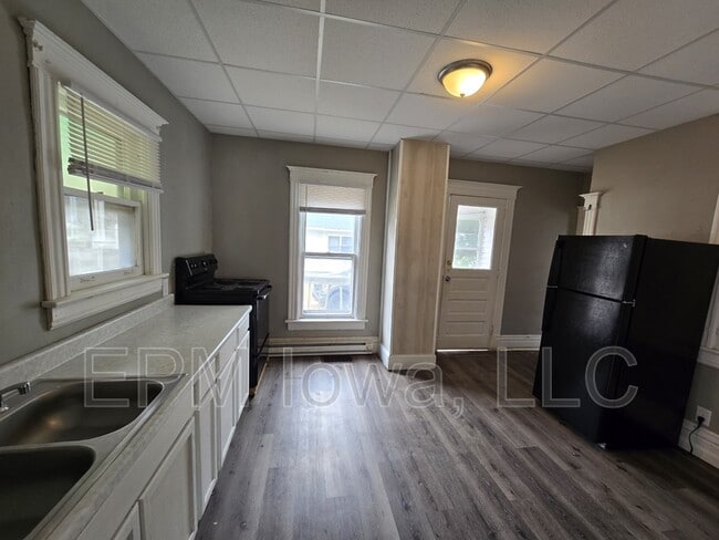 102 South St in Waterloo, IA - Building Photo - Building Photo