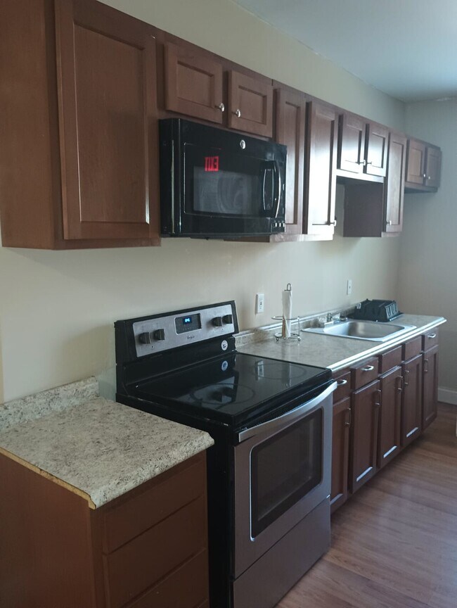 646 Cokesbury Ave photo'