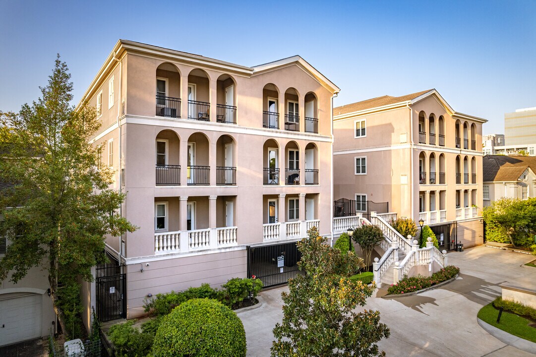 Chateau Briar Hollow in Houston, TX - Building Photo