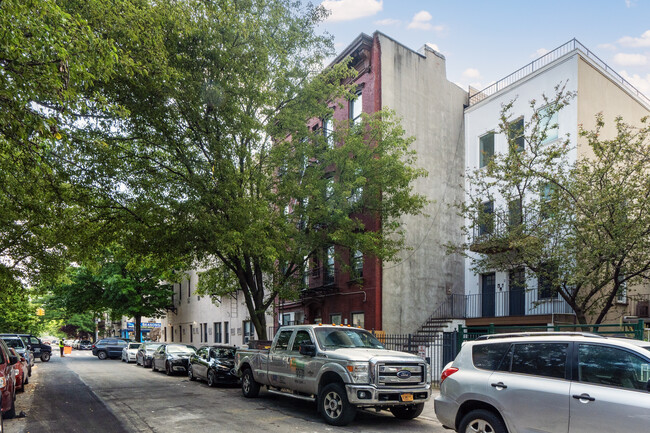 108 DuPont St in Brooklyn, NY - Building Photo - Building Photo