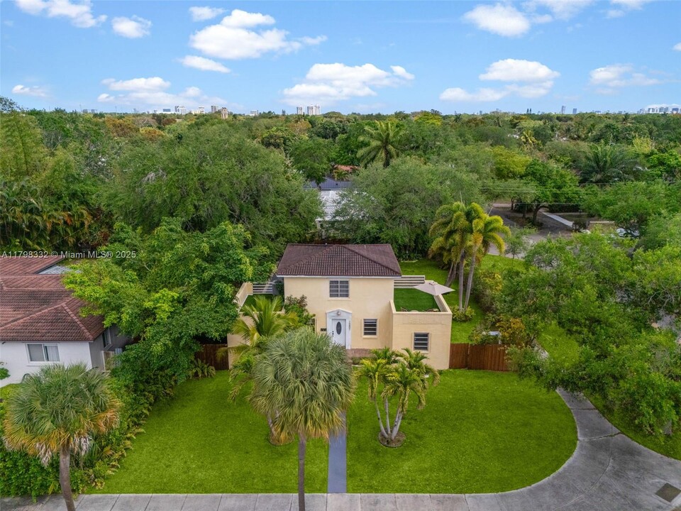 10401 NE 2nd Ave in Miami Shores, FL - Building Photo