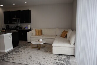 7022 Grand Elm Dr in Riverview, FL - Foto de edificio - Building Photo