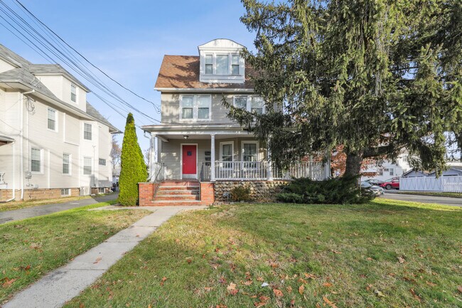 197 Montgomery St-Unit -2 in Bloomfield, NJ - Building Photo - Building Photo