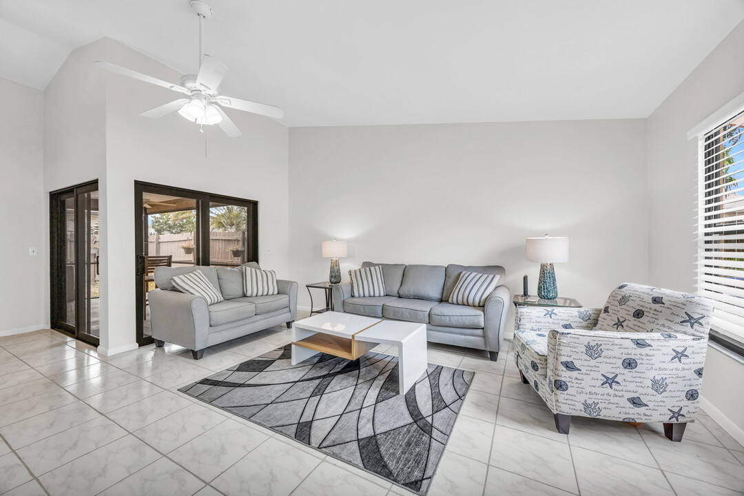 130 Sherwood Cir in Jupiter, FL - Building Photo