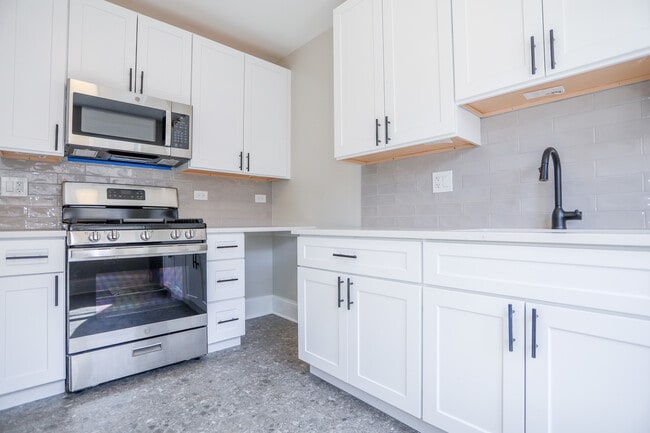 6414 N Richmond St in Chicago, IL - Building Photo - Building Photo
