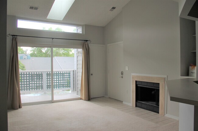 11741 Summerchase Cir in Reston, VA - Foto de edificio - Building Photo