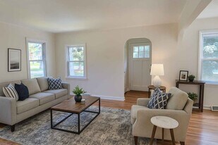 8070 Red Oak Dr in Mounds View, MN - Building Photo